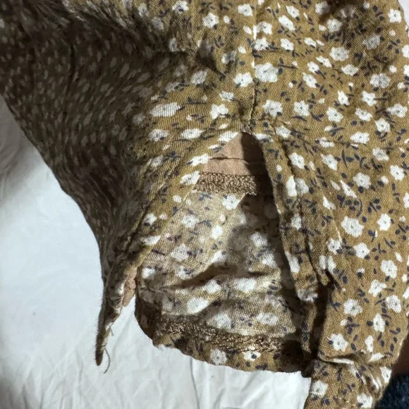 Princess Polly tan with white flower pattern Size 4 - Picture 5 of 8